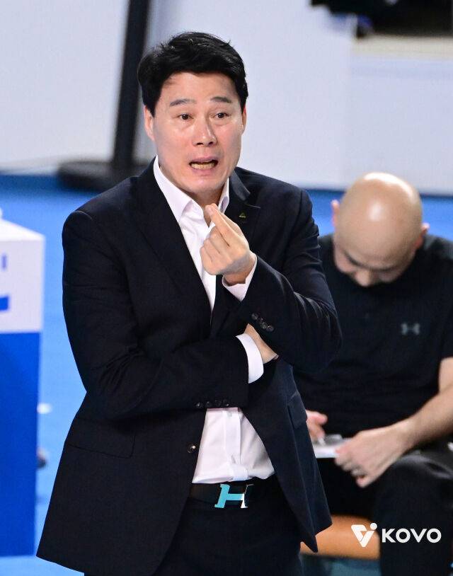 속수무책 '참패', 이례적인 '코트 미팅'까지...