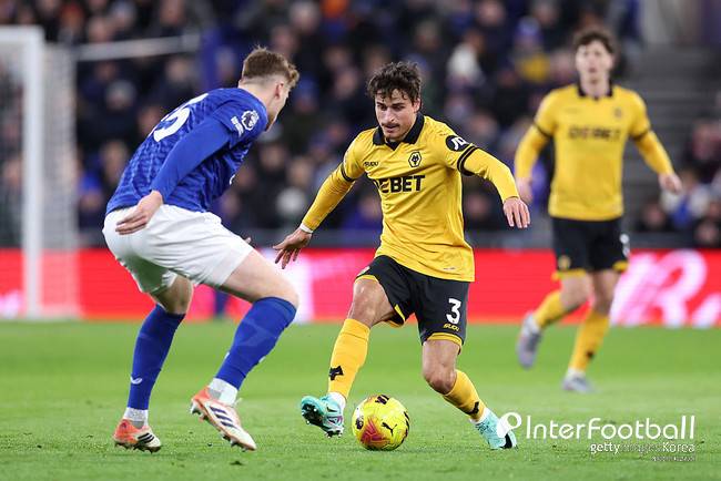 [PL REVIEW] 부상 아니었던 황희찬, 95분 뛰었으나 침묵...울버햄튼, '2명 퇴장' 에버턴과 1-1 무승부