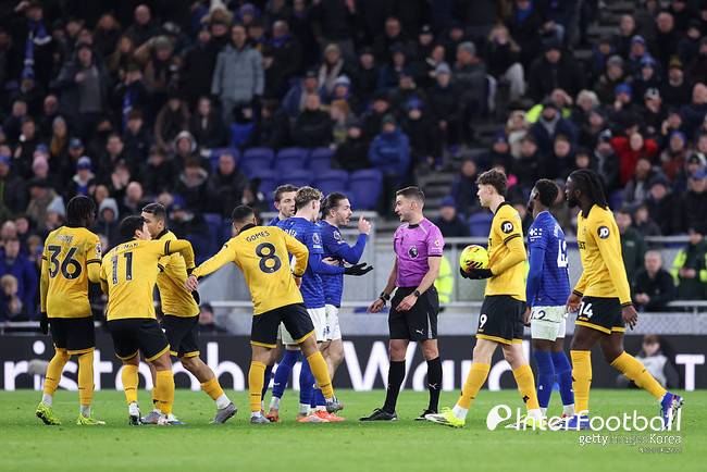 [PL REVIEW] 부상 아니었던 황희찬, 95분 뛰었으나 침묵...울버햄튼, '2명 퇴장' 에버턴과 1-1 무승부