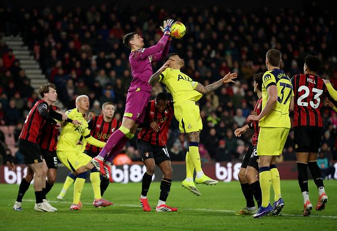 '손흥민 캡틴 후임' 로메로 초대형 폭탄 발언, 토트넘 내부 분열 암시...