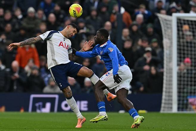 '손흥민 캡틴 후임' 로메로 초대형 폭탄 발언, 토트넘 내부 분열 암시...