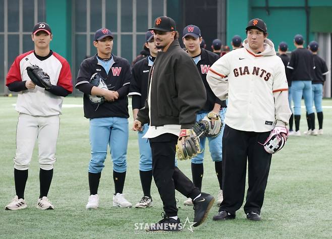 [B하인드★] 황재균 '최강-불꽃야구 나를 찾지 마세요' 이정후 콜엔 흔쾌히! 엄준상 '감동의 클리닉'