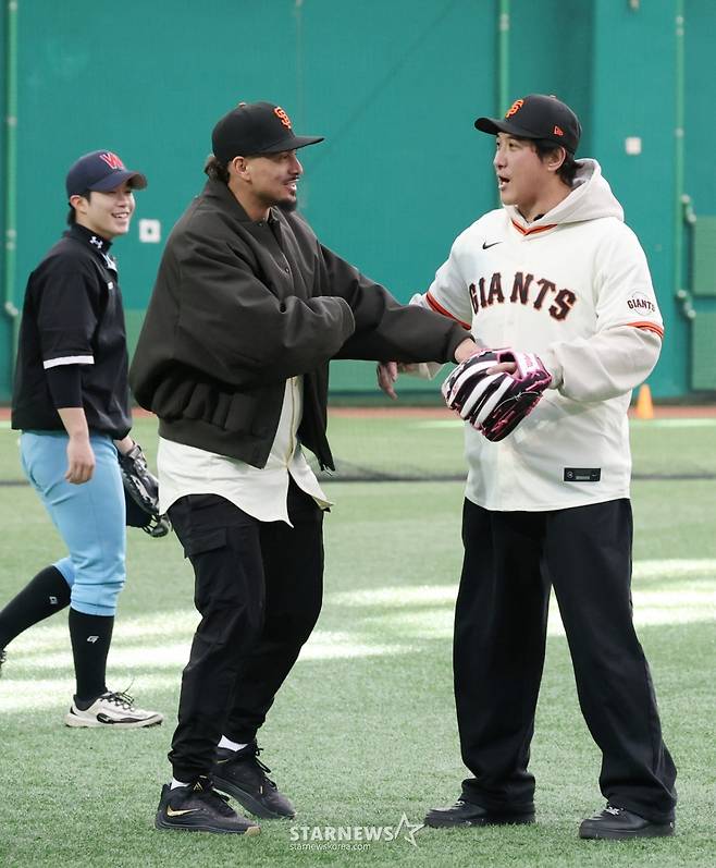 [B하인드★] 황재균 '최강-불꽃야구 나를 찾지 마세요' 이정후 콜엔 흔쾌히! 엄준상 '감동의 클리닉'