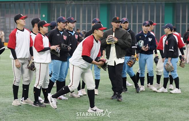 [B하인드★] 황재균 '최강-불꽃야구 나를 찾지 마세요' 이정후 콜엔 흔쾌히! 엄준상 '감동의 클리닉'