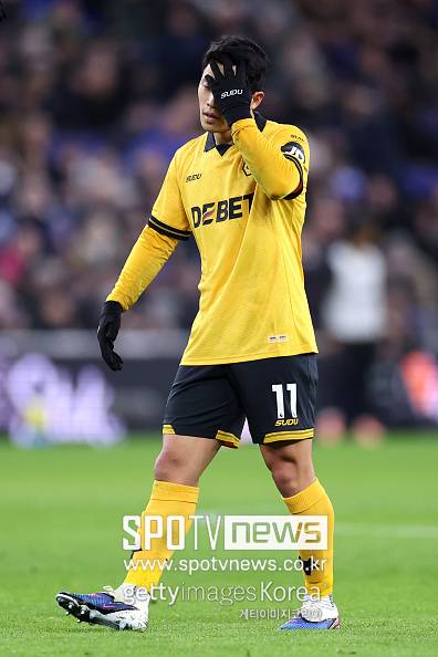 '한국 월드컵 핵심 멤버' 너무 아쉽겠다...황희찬 95분 소화한 울버햄튼, 2명 퇴장당한 에버턴과 1-1 무승부