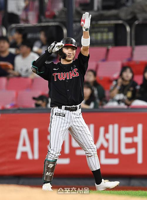 재앙인 줄 알았던 부상이 ‘쌍둥이 엔진’으로… LG의 무서운 역발상