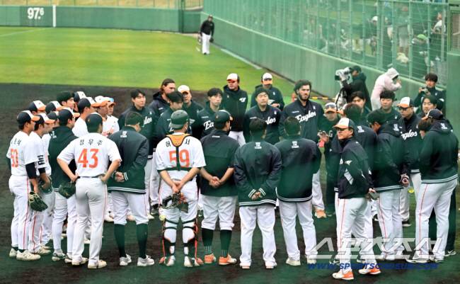 한화, '이승엽 코치 영입' 巨人과 실전 담금질-롯데는 올해도 형제대결…흥미진진 '스프링캠프 한-일전' 일정은