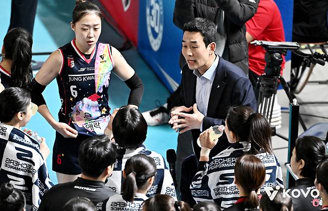 “독감이 돌아서…” 기업은행 여오현 대행의 걱정…정관장 고희진 감독 “인쿠시 V리그에 적응하고 있다”[현장인터뷰]