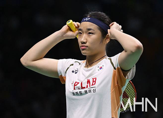 프러포즈는 축복인데… 27세 배드민턴 스타 커플에 쏟아진 '외모 논란'