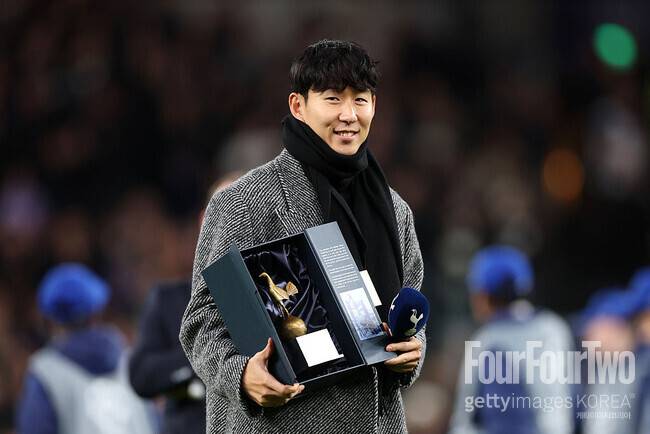 손흥민 한 번도 이런 적 없었는데...