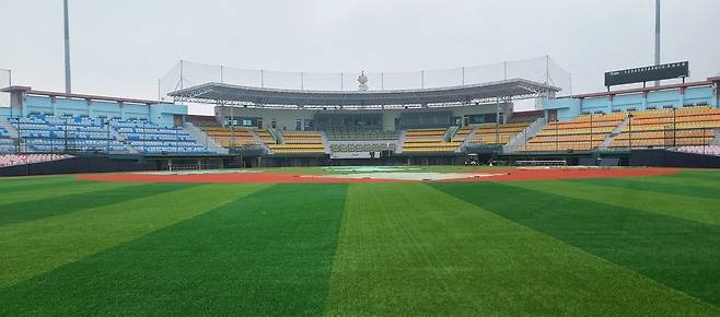 프로야구 떠난 청주야구장 '최강야구'가 채운다