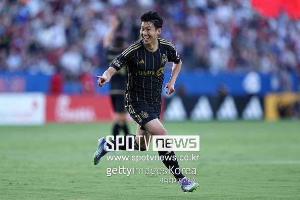 [오피셜] 손흥민 또 대박, 미국 오자마자 쾌거 달성했다...올해의 팀 후보 등극, 메시와 함께 이름 올려