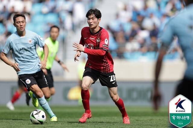 [오피셜] 기성용 이어 FC서울 출신 또 품었다... '태버지' 1부 포항, 2004년생 FW 손승범 영입