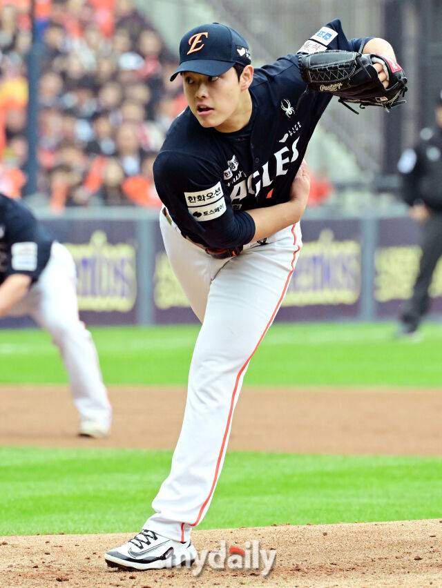 “문동주 예전엔 공만 빨랐잖아요, 그런데 지금은…” 추신수가 찍은 예비 한국인 빅리거, 160km가 전부 아냐