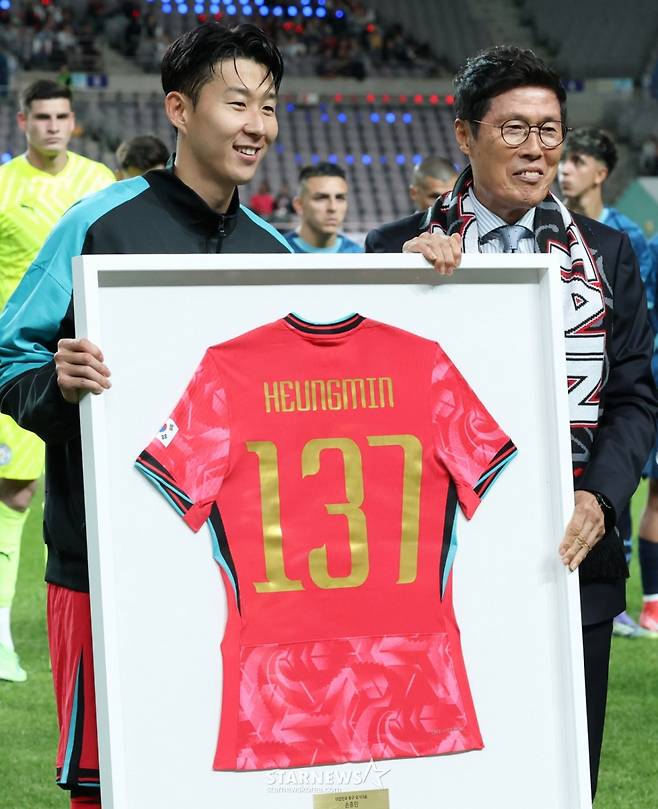 손흥민은 'GOAT', 차범근·박지성 S등급... 아시아 역대 티어리스트 공개