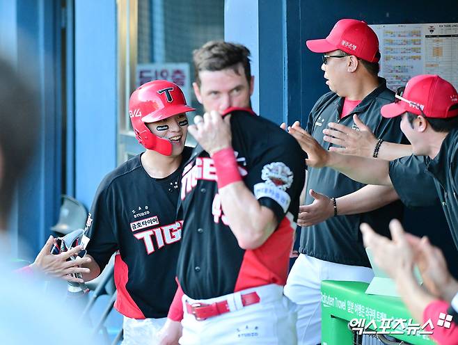 KIA가 왜 35홈런 외인 떠나보냈겠나…'풀타임 1루수 준비' 오선우, 가치 증명 무대 잡았다!