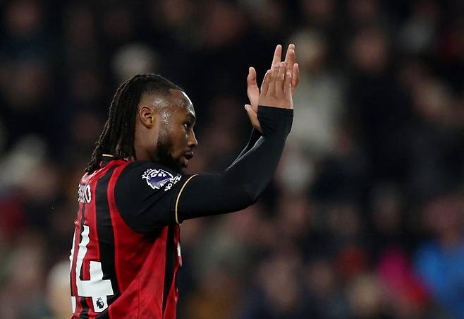 영화보다 더한 '아름다운 이별'...극장골로 토트넘 박살낸 세메뇨, 본머스와 작별 예고