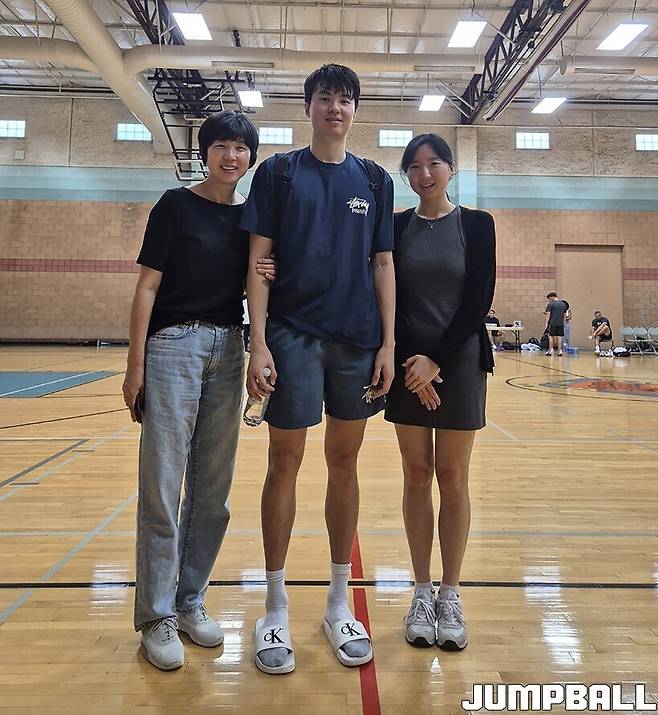 [매거진] 이현중의 어머니 이전에 한국 농구 전설이었다…올림픽 은메달 리스트가 쓰는 전지적 성정아 시점