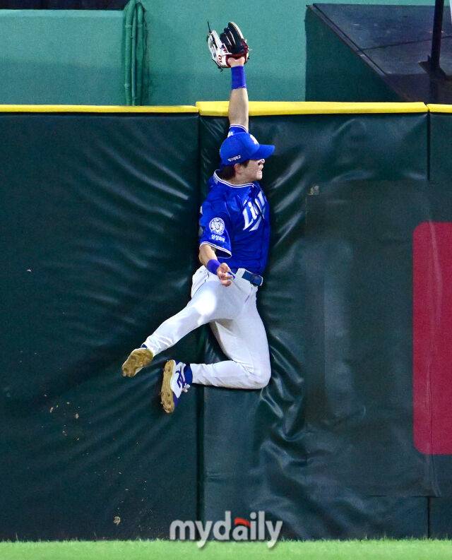 2026 삼성 타선 마침표 최형우 아니다…3년 만에 1군 복귀→엄지 분쇄 골절 날벼락, 돌아올 00년생 아픈 손가락 왜 중요할까