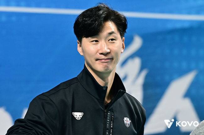 ‘결혼 잘했네’ 40살 감독대행 부임→장인이 배구 전설이라 든든하다