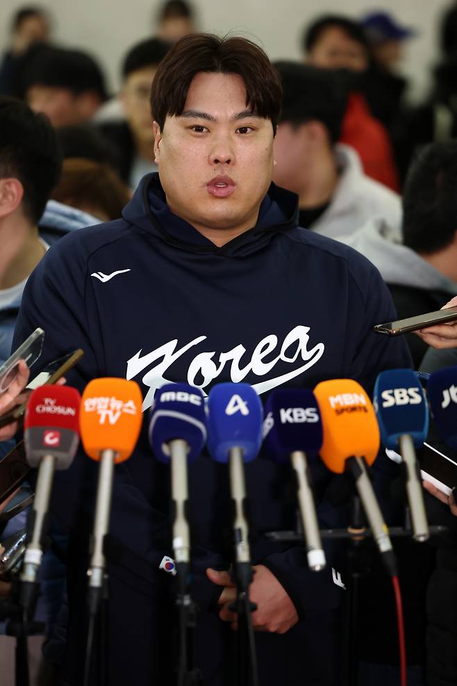 '도쿄참사 줄줄이 은퇴 선언' 왜 류현진은 기꺼이 태극마크 달았나…