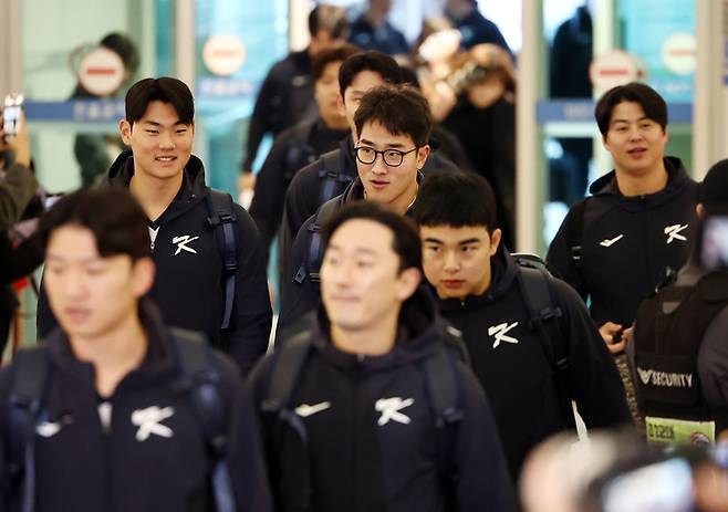 그래도 대표팀인데, 왜 ‘저가 항공’ 타고 사이판 갔을까? 알고 보니 [SS백스톱]