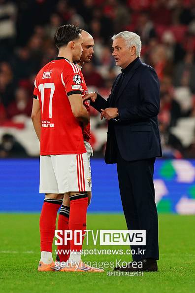 이정도면 한국인 아닌가…‘정신상태 개조’ 무리뉴 감독 “합숙 훈련 발표” 리그컵 준결승 패배→파격적인 결단