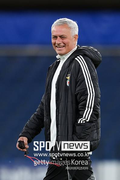 이정도면 한국인 아닌가…‘정신상태 개조’ 무리뉴 감독 “합숙 훈련 발표” 리그컵 준결승 패배→파격적인 결단