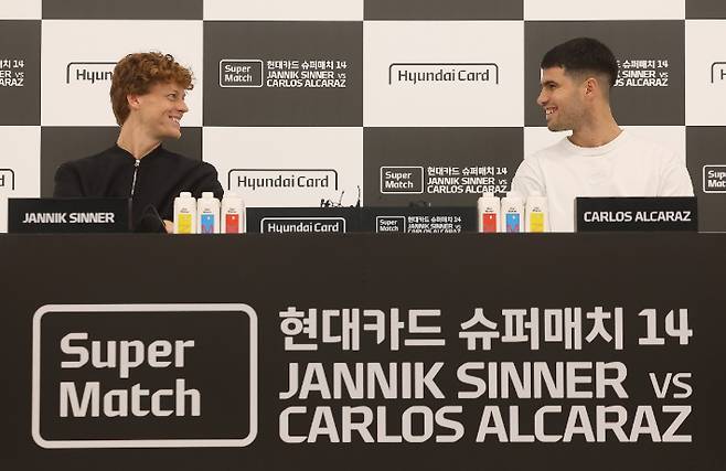 '韓 엄청난 환대에 놀란 세계 1·2위' 알카라스-시너는 겸손했다