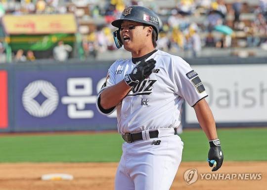 '또 kt 출신!' 엄상백, 심우준에 데인 한화, 왜 또 FA 강백호에 '100억 도박'했나?