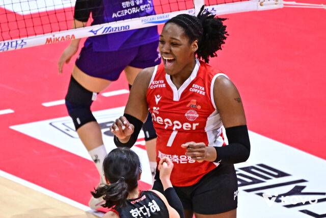 '박정아 3점 침묵' 막내구단 1승12패 어쩌나, 美 외인 폭격에도 졌다…흥국생명 2위 보인다, 김백화+피치+김다은 44점 폭발 [MD광주]