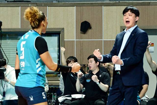 실바 섭섭하겠네! 냉정한 이영택 감독…심판보다 더 오차 없는 표현 [곽경훈의 현장]