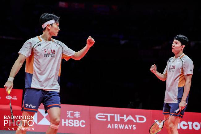 '韓 배드민턴 대들보' 황금 콤비 또 해냈다...'11승 페어' 김원호-서승재, 홈팀 꺾고 말레이오픈 4강 진출→英 조와 격돌