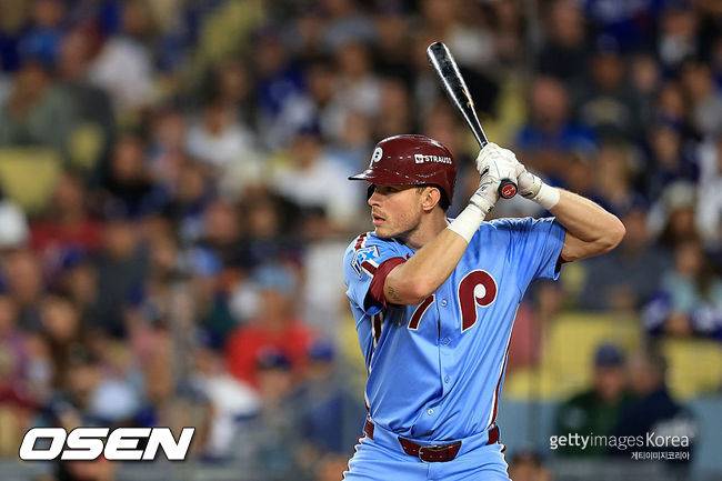 179홈런 베테랑 외야수, 금지약물 적발→80G 출장 정지 징계…FA 미아에 은퇴 위기 몰렸다