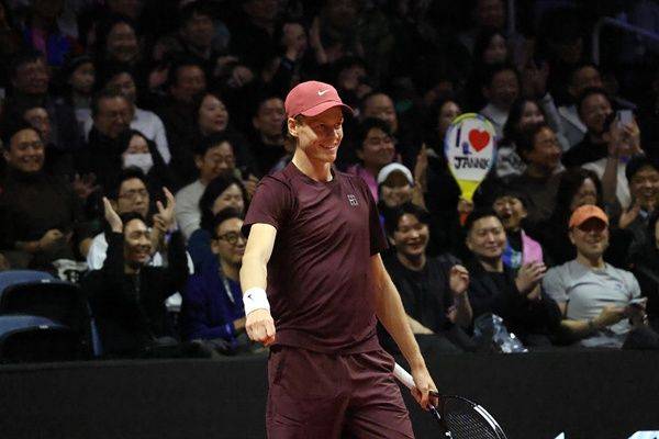 한국서 펼쳐진 세계 1·2위 맞대결…알카라스, 시너에 2-0 승리