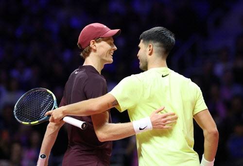 쇼인 줄 알았는데 진심이었다… 세계 1·2위 106분 승부서 알카라스 승리