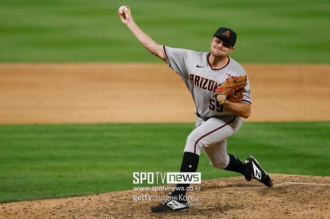 ‘FA 0입’에 우울했던 김태형, 갑자기 방긋하나… ‘폰와급’ 원투펀치 뜨나, 행복한 1선발 고민?