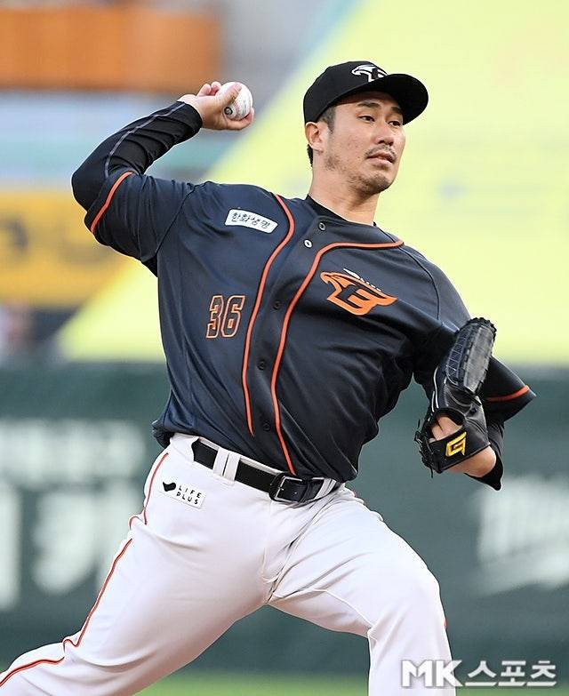 “그동안 응원 정말 감사했다”…한화 팬들에게 인사 건넨 ‘17년 원클럽맨’ 장민재