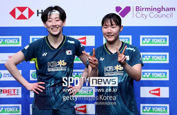 日 선수 라켓 던지고 헐떡이기까지...이소희-백하나, 말레이 오픈 4강서 유키-마유 상대 2-0 완승→결승 진출 확정