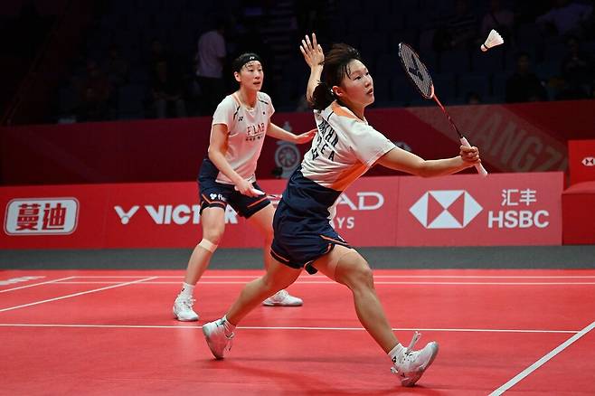 日 선수 라켓 던지고 헐떡이기까지...이소희-백하나, 말레이 오픈 4강서 유키-마유 상대 2-0 완승→결승 진출 확정