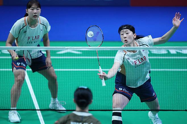 日 선수 라켓 던지고 헐떡이기까지...이소희-백하나, 말레이 오픈 4강서 유키-마유 상대 2-0 완승→결승 진출 확정