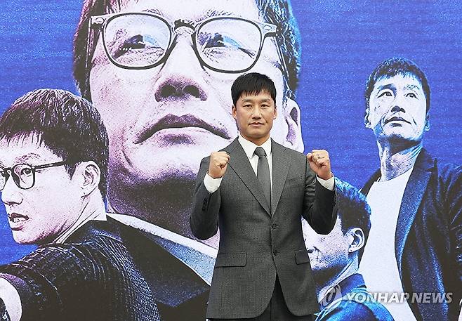 이정효 감독, 코칭스태프 방부터 챙겼다…