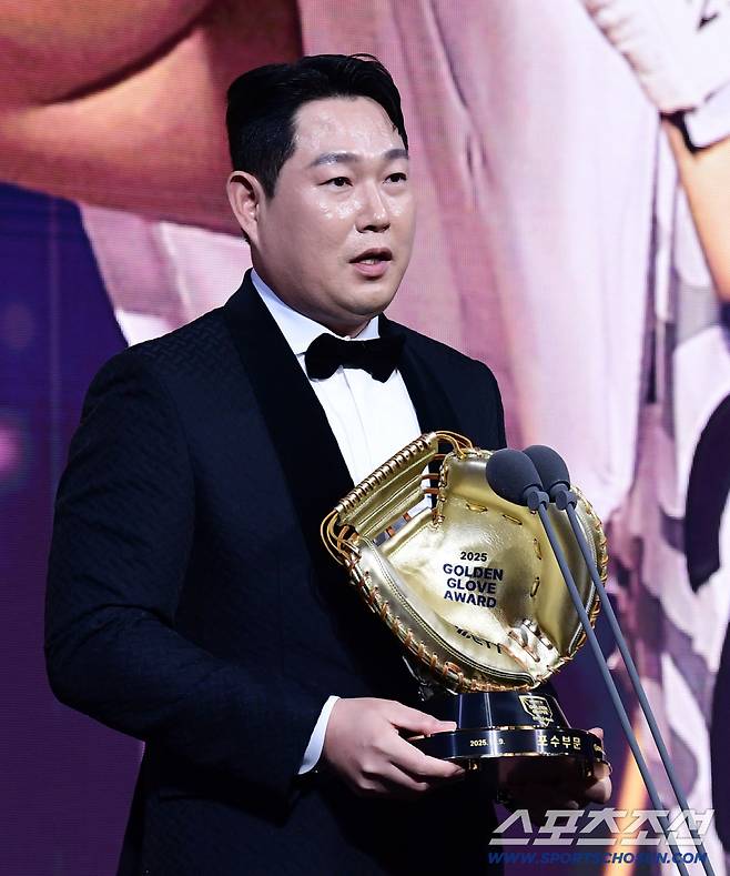 LG는 먼저 움직인다, 한화-두산도 안심 못한다…무려 '국대'인데 수요 없을까, 역대급 FA 전쟁 또 터지나