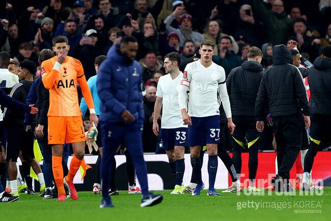 [facup.review] ‘손흥민 고별식 이후 단 1승’ 토트넘, 빌라에 1-2 패배로 탈락→‘7경기 1승 2무 4패’