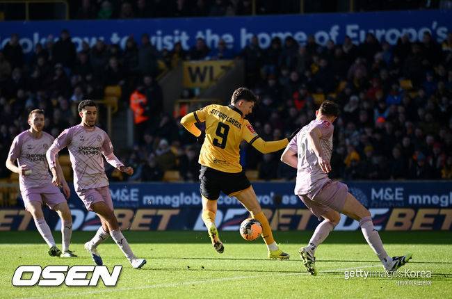 '황희찬의 발끝, 다시 불 붙었다' 울버햄튼, 슈루즈베리전 6-1 대승→다음 라운드로