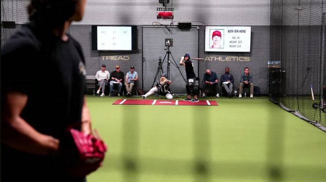 ‘26세’ KIA 1라운더 은퇴 번복? 156km 강속구 쾅! 美 깜짝 근황에 팬들 흥분→거취 관심 쏠린다