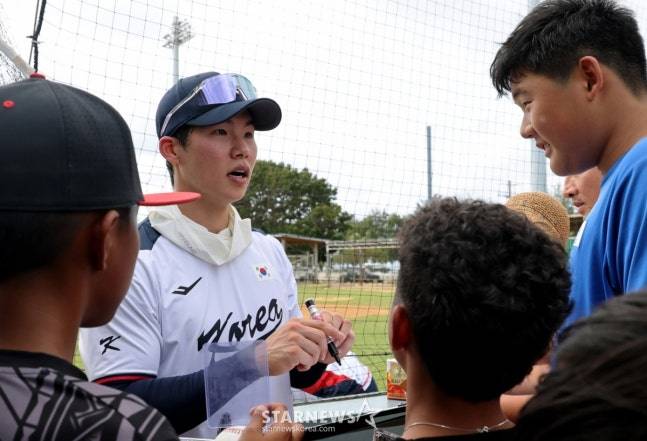 '날벼락' 김혜성 WBC 사이판 가 있는데→LAD 갑작스러운 '경쟁자 2명 영입 확정' 주전 경쟁 더 험난해지나