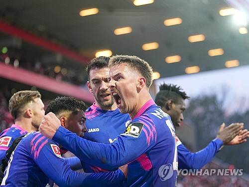 정우영, '연예인' 장인 앞에서 '새해 첫 골' 폭발…U.베를린, '이재성 1도움 맹활약' 마인츠와 무승부 [분데스 리뷰]