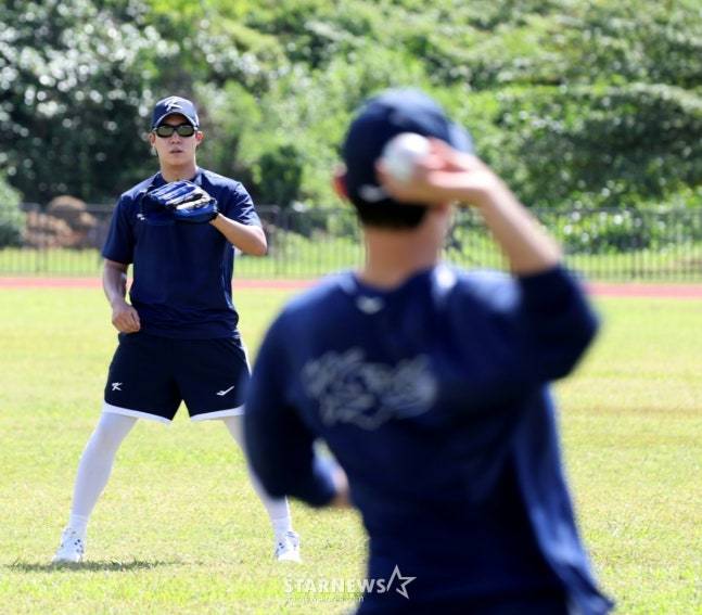 '구속 안 나와? 세게 던지면 되잖아' 문동주가 미운 원태인