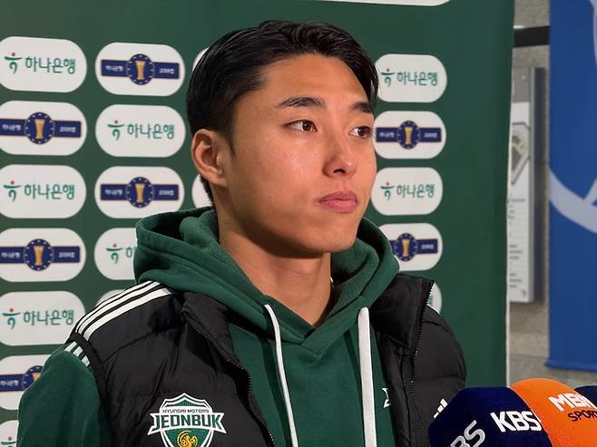 군 상사를 전역 2달 만에 직장 상사로 만난다면? 이동준 “정정용 감독께서 ‘왜 충성 안 하느냐’고 하셨어”···“요즘 재입대한 기분 든다”